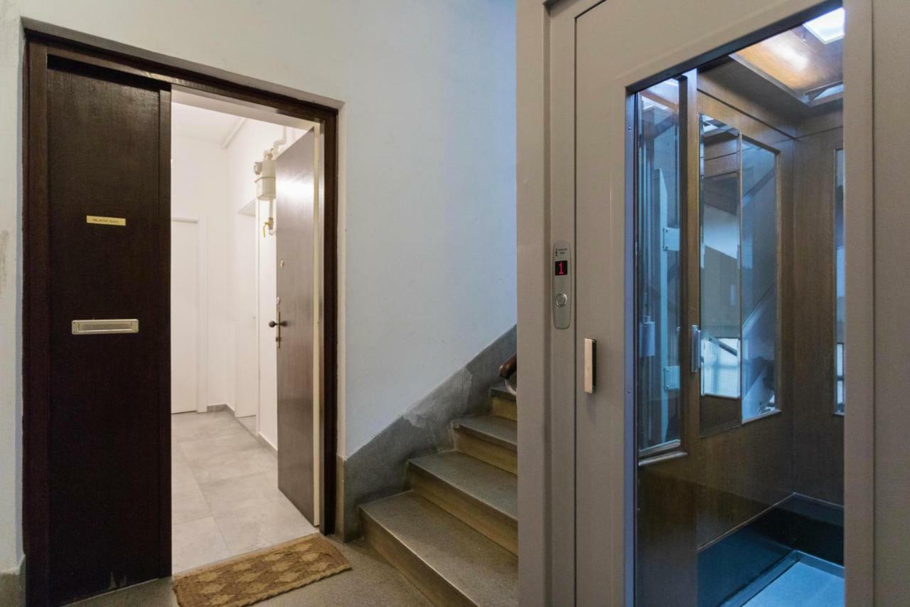 Studio Apartments Near Park Zrinjevac ซาเกร็บ ภายนอก รูปภาพ
